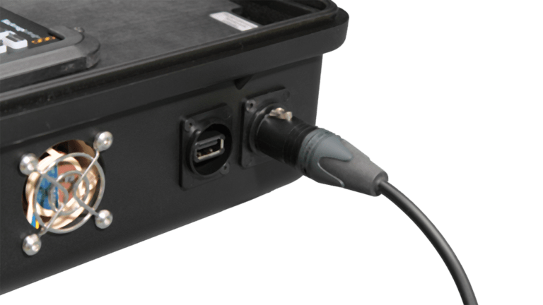 Batterieanschluss mit 4-poligem XLR Buchsenstecker zum autarken Betrieb des Case für den ATEM Mini