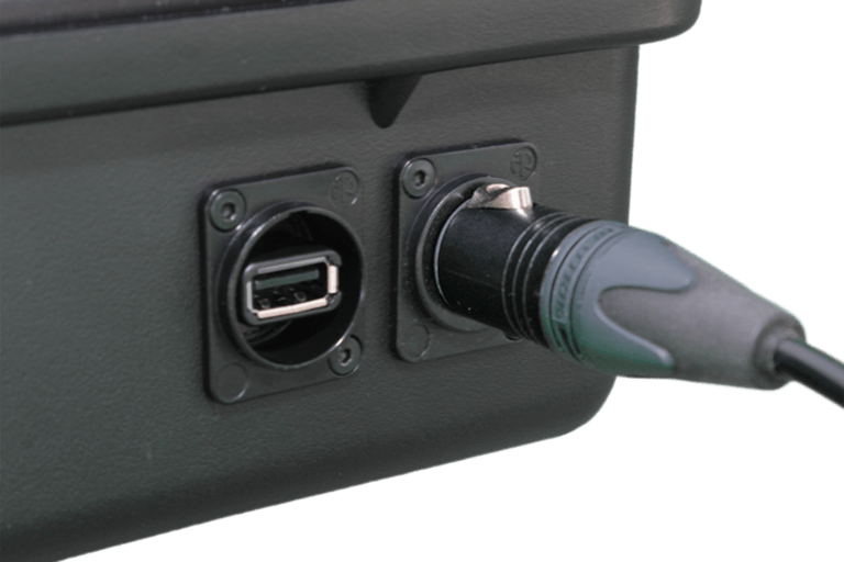 Batterieanschluss mit 4-poliger XLR Stecker zum autarken Betrieb des Case für den ATEM Mini
