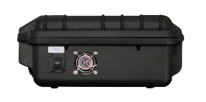 Le boîtier BSS pour l’ATEM Mini SDI avec une autre sortie SDI et le port USB-C sur le côté droit