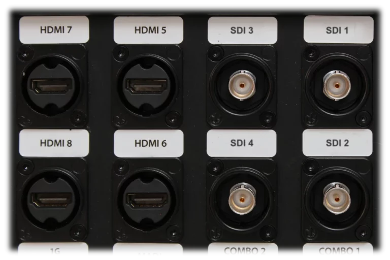 Nahaufnahme des Anschlusspanels eines BSS Cases für den ATEM Extreme G2 mit der spezialisierten 4x SDI-Schnittstellenoption anstelle der Standard-HDMI-Buchsen.