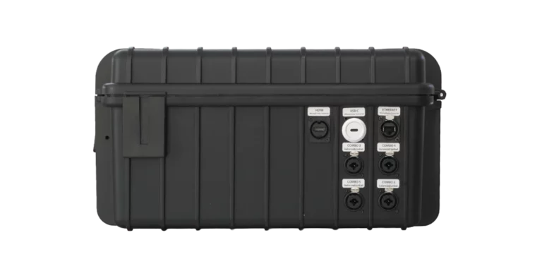 Seitenansicht des BSS Case ATEM Extreme G2 mit Anschlüssen für den integrierten Microphone Converter.