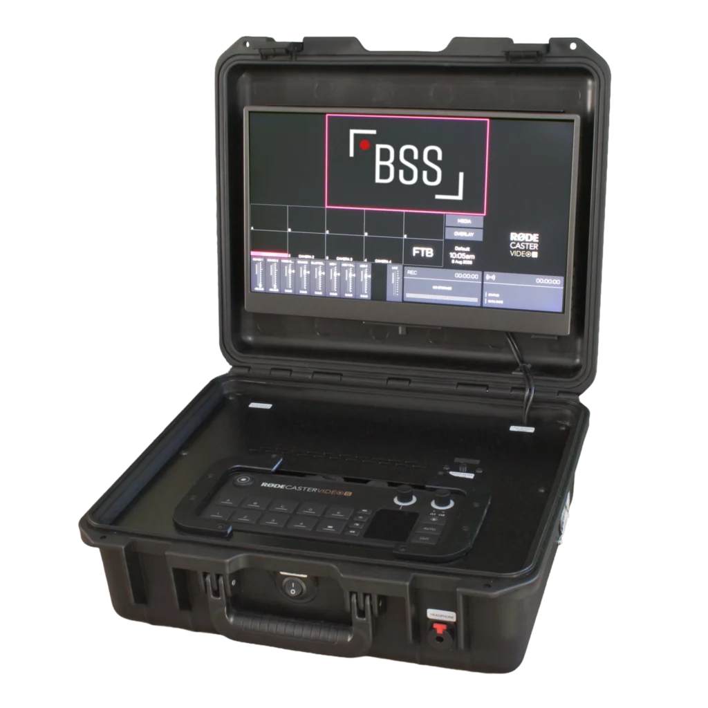 RØDECaster Video S Konsole eingebaut in einem robusten schwarzen BSS Transportkoffer mit integriertem Monitor.