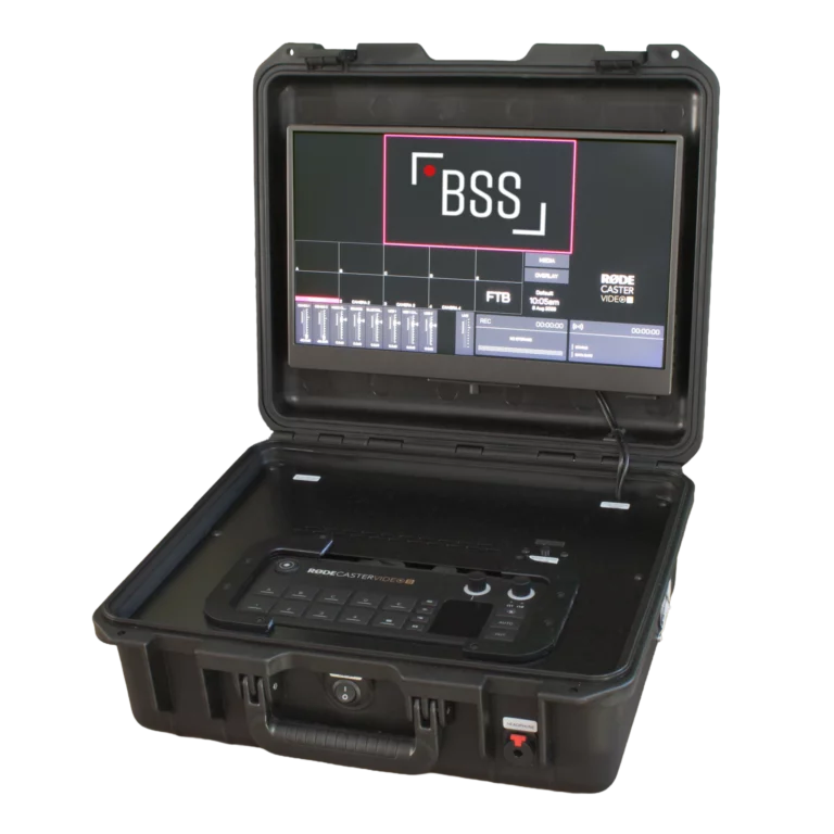 RØDECaster Video S Konsole eingebaut in einem robusten schwarzen BSS Transportkoffer mit integriertem Monitor.