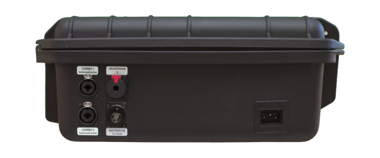 Linke Seite des BSS Cases für Rodecaster Video S mit 4-poligem XLR-Eingang für externe Batteriespeisung (12-14,4V).